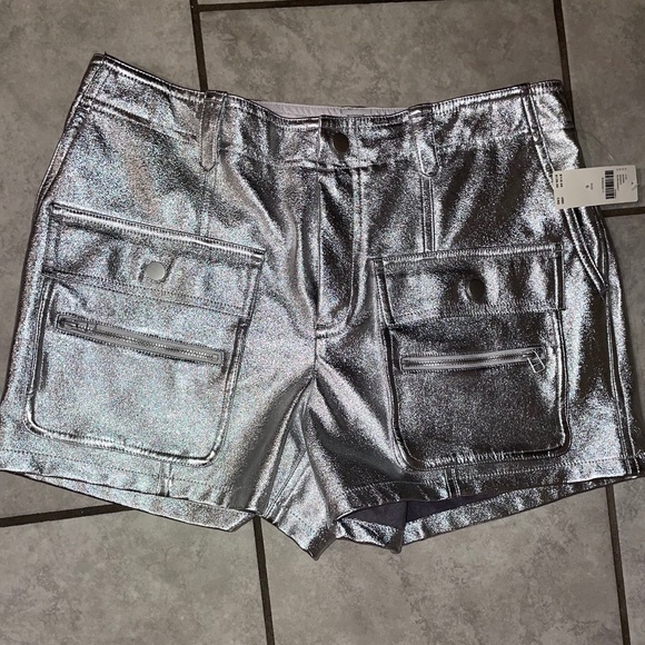 NWT! ANTHROPOLOGIE Silver Metallic Faux Leather Shorts Size 6 - Picture 2 of 13